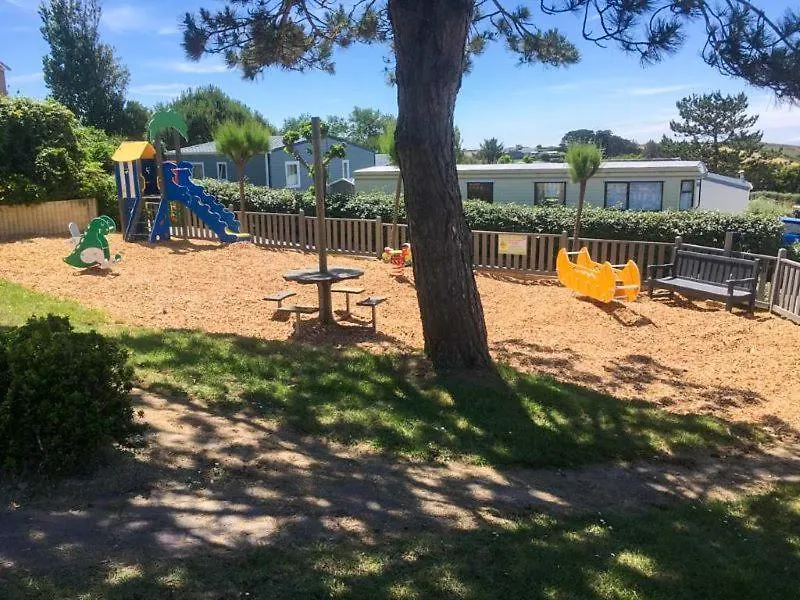 Camping Paradis La Mer D'Iroise - Aquatique Vacances Plomodiern 0*,  France